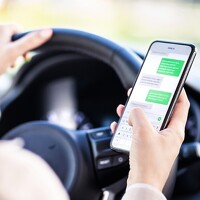 Da li je korištenje telefona za vrijeme vožnje najlošija navika kod vozača?