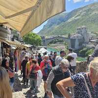 Kako ove subote izgleda Mostar: Suncem okupane ulice i stari dio grada ispunjen turistima