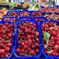 Kilogram trešanja na sarajevskim pijacama košta 12 KM: Da li ćete kupiti voće po ovoj cijeni?