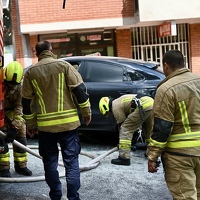 Sarajevo: Na Džidžikovcu namjerno zapaljen skupocjeni auto, snimljeno dok vatra bukti iz njega