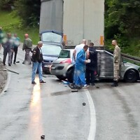 Teška saobraćajna nesreća na putu Ljubogošta - Podromanija, povrijeđeno pet osoba