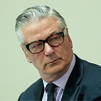 Alec Baldwin odlučio tužiti osobe koje su podizale kaznene prijave protiv njega za slučaj ubistva snimateljice