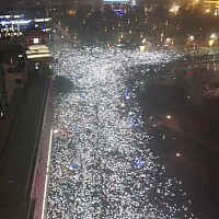 Nevjerovatni prizori iz Beograda: Masovne demonstracije okupile desetine hiljada građana