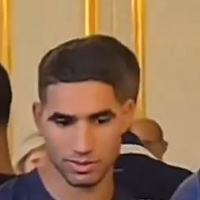 Nogometaši PSG-a u čudu gledali Macronovu suprugu na svečanom prijemu, snimak je hit na internetu