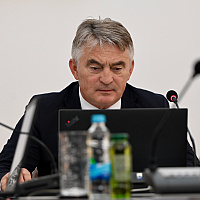 Komšić ipak potpisao odluku o vraćanju stranaca u Komisiju za nacionalne spomenike BiH