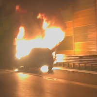 Zapalilo se vozilo na autoputu kod Sarajeva, nema povrijeđenih osoba