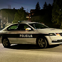 Pljačkaši pucali na policiju u Gračanici nakon krađe u marketu, jedan od napadača u bjekstvu