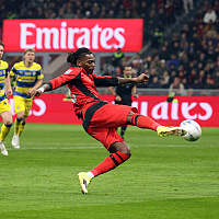 Prekinut je najduži niz Evrope: Milan poražen nakon 24 utakmice, Inter jednom rukom na peharu