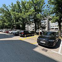 Površine ispred zgrada u Tuzli pretvaraju se u parkinge s naplatom, građani najavljuju tužbe