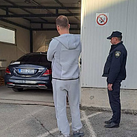 Stanivuković ponovo zadržan na granici s Hrvatskom: "Ovog puta uz odvođenje u garažu i pse koji njuškaju"