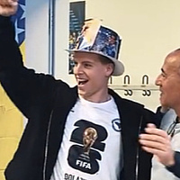 At the door, the flag of Bosnia and Herzegovina, and in the locker room, madness: See how Karlsruher welcomed Burnić.