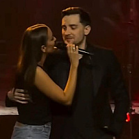 Aleksandra Prijović joined Mirza Selimović at the concert in Belgrade, singing the hit by Amira Medunjanin.