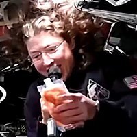 Astronauts reveal what they eat on the journey to fly around the Moon: Food in a form rarely seen.