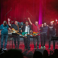 Regina performed in Novi Sad as part of their tour celebrating 35 years of existence.