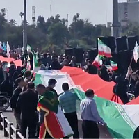 See how Iranians form a "human shield" on bridges following Trump's threats.