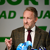 SDA press conference after the party Presidency session, addressed by Bakir Izetbegović