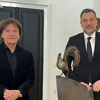 Zdravko Čolić presented with diplomatic passport of Bosnia and Herzegovina: "May he continue to enrich our lives in the years to come"