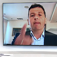 Komšić ended Vukanović's guest appearance after a question about the Dragons: "I support Serbia, I cannot love two women."