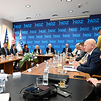 The HDZ session has begun in Mostar, with the selection of a candidate for the Presidency of BiH expected.