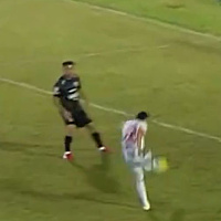 Watch the craziest goal of the season: Missed a penalty, yet still shook the net, "neither guilty nor innocent."