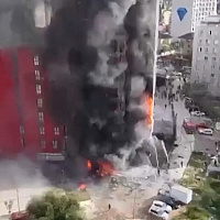 A massive fire engulfed a residential building in Tirana: The military also engaged in extinguishing efforts.