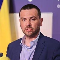 Magazinović pisao Soreci zbog gužvi na granicama s EU: "Pomozite da prekinemo maltretiranje građana BiH "