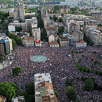 Desetine hiljada ljudi okupilo se u Beogradu na protestima protiv vlasti: "Srbija je već promijenjena"