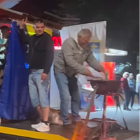Nesvakidašnja situacija u Visokom: Navijači na labudicu postavili šadrvan i roštilj pa se vozili kroz centar