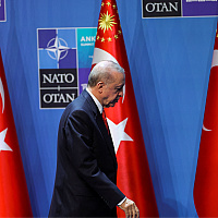 Mnogi NATO zvaničnici neće zadržati revolvere koje im je poklonio Erdogan: Starmer uz svoj dobio čak 500 metaka