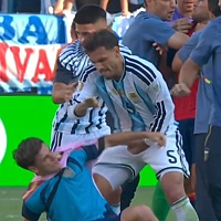 Tučnjava na terenu poslije finala SP-a: Igrač Argentine udarao rivala i dobio crveni karton