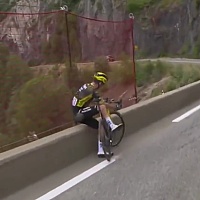 Vodio na Tour de Franceu, a onda zamalo nastradao: Mreža spasila život Amerikancu na najtežoj etapi