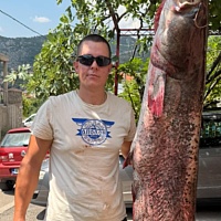 Ribar u Bilećkom jezeru uhvatio soma od 50 kilograma, objavio i snimak "borbe": "Ovo je mnogo više od ulova"