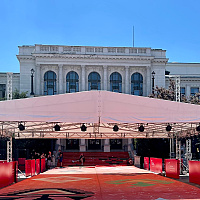 Sve je spremno za 32. Sarajevo Film Festival: Postavljen crveni tepih ispred Narodnog pozorišta