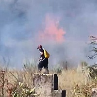 Veliki požar u južnom dijelu Mostara, vatru gasi i air tractor