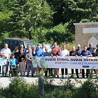 "Ovdje ostajemo, ovdje živimo": Mještani Kruščice kod Konjica već mjesec dana blokiraju probijanje šumskog puta