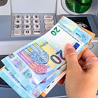 Svi plaćaju mobitelima, a potražnja za kešom obara rekorde: Šta se krije iza ovog evropskog paradoksa?