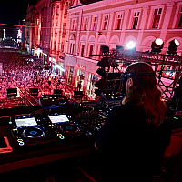 Solomun priredio spektakl ispred Vječne vatre u Sarajevu: Nezaboravnom večeri zatvoren SFF