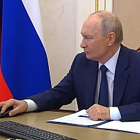 Snimak Putinovog elektronskog glasanja postao hit na mrežama: Pažnju privuklo škiljenje i jedan "tehnički" detalj
