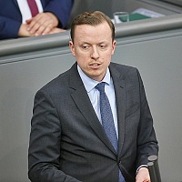 Njemačko tužilaštvo istražuje Adisa Ahmetovića: Zastupnik u Bundestagu pod sumnjom zbog namještanja poslova