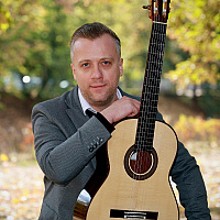 Gitarista Sanel Redžić: Mislio sam da ću naučiti tri akorda za ekskurziju, a gitara mi je otvorila prozor u svijet