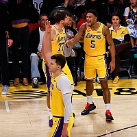 Sjajni Dončić predvodio Lakerse do ubjedljive pobjede protiv Warriorsa u prvoj utakmici sezone