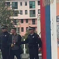 Sarajlija koji je osumnjičen za pisanje natpisa "genocidaši" u Istočnom Novom Sarajevu pušten na slobodu