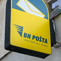 BH Pošta za 1,1 milion KM kupuje ljetnu odjeću poštarima, javila se jedna firma i dobila posao