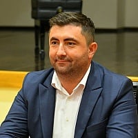 Nije isključen, ali više nije član: Blanuša poništio spornu odluku pa obrisao Ljubišu Petrovića iz stranke