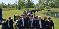 U Jasenovcu odata počast žrtvama, HOS-ovci provocirali zastavom