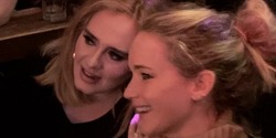 Adele i Jennifer Lawrence oduševile fanove pojavljivanjem u njujorškom gej klubu