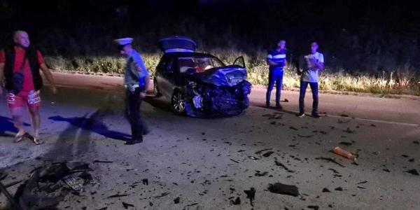 Direktan sudar dva automobila na putu Pale - Prača