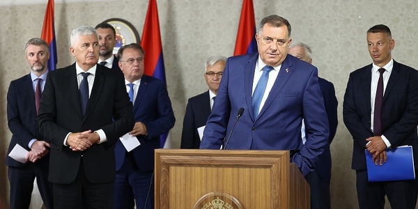 Dodik pozvao na "institucionalne razgovore o razdvajanju": Mi smo se već odvojili, još da ozvaničimo