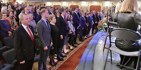 Himne BiH i Evrope odzvanjale Narodnim pozorištem u Sarajevu, na prijemu u prvom redu i Stanivuković