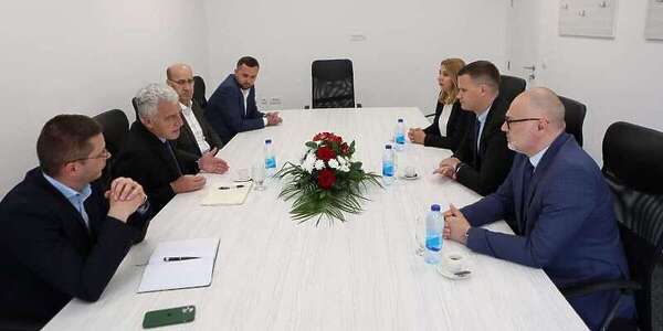 Premijer Tuzlanskog kantona i načelnik Bratunca razgovarali o izgradnji privredne zone
